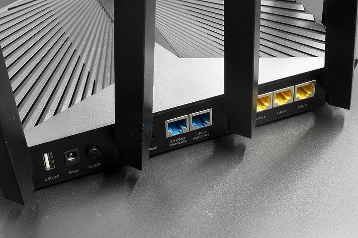 AX6000 路由器排排站,TP-Link AX90 vs ASUS RT-AX88U vs Netgear RAX80