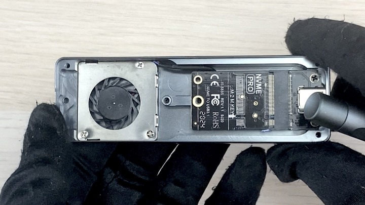 開箱 NODA Turbine 內建風扇的 SSD 外接盒