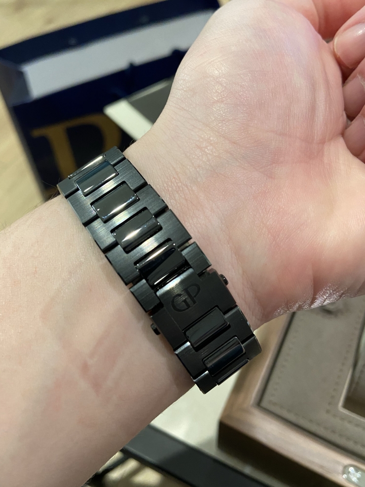 GIRARD-PERREGAUX Laureato 42mm Ceramic開箱我