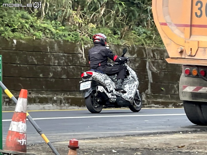 在南迴出現的測試偽裝車