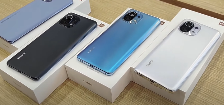 機背品牌從「MI」改成「xiaomi」