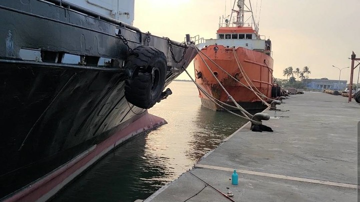 【新聞小洞傳奇】原來漁港道路旁小洞真的有魚 /紅槽/包公/海雞母 高雄&台南