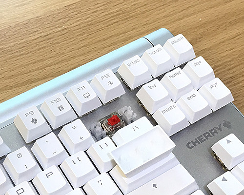 點我看大圖 很久以前踢到一把德意志工藝,CHERRY MX BOARD 8.0 RGB機械鍵盤!