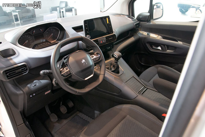 賞車:508SW帥氣、5008SUV實用 ,加碼RIFTER天窗手排,布丁好好吃