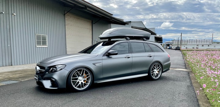 [開箱] 極度浮誇 Mercedes-AMG Roof Box