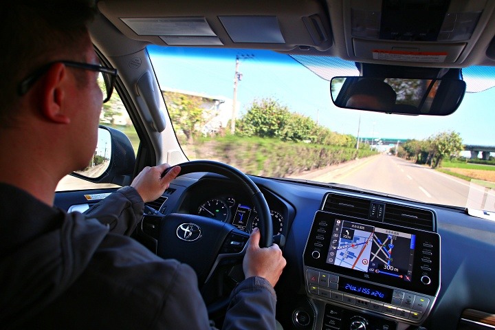 Toyota RAV4老大哥傳奇本格派四驅王,2021 全新版本Toyota Land Cruiser Prado跨年抵台!