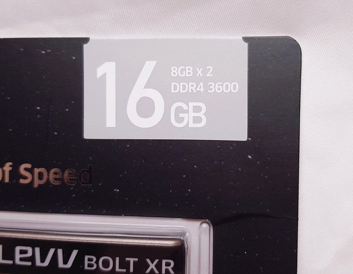 簡約 沉穩 散熱佳!KLEVV科賦 BOLT XR DDR4-3600。