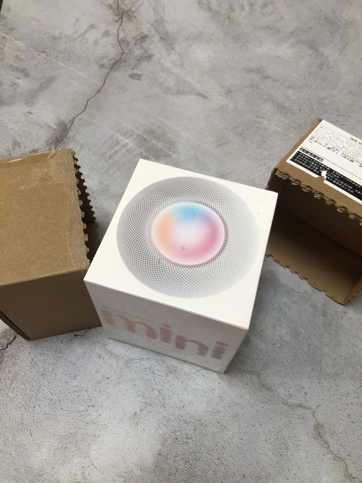 趕在聖誕節前來的 HomePod mini 白 開箱~
