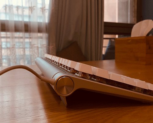點我看大圖 很久以前踢到一把德意志工藝,CHERRY MX BOARD 8.0 RGB機械鍵盤!