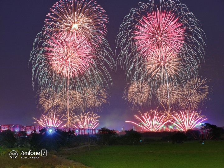 ZF 7拍煙火 順便祝大家新年快樂~