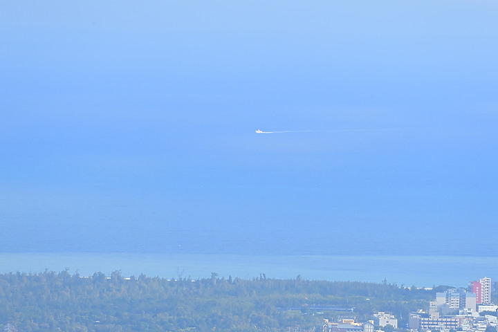 到台東拍到遊隼垂直俯衝，欣賞小黃山、卑南溪、富源觀景台、卑南溪水利公園、頂岩灣四格山和美濃冰品。