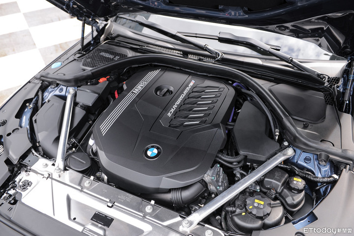 首批120輛完售!BMW新4系列Coupe 236萬起上市、女神許瑋甯代言