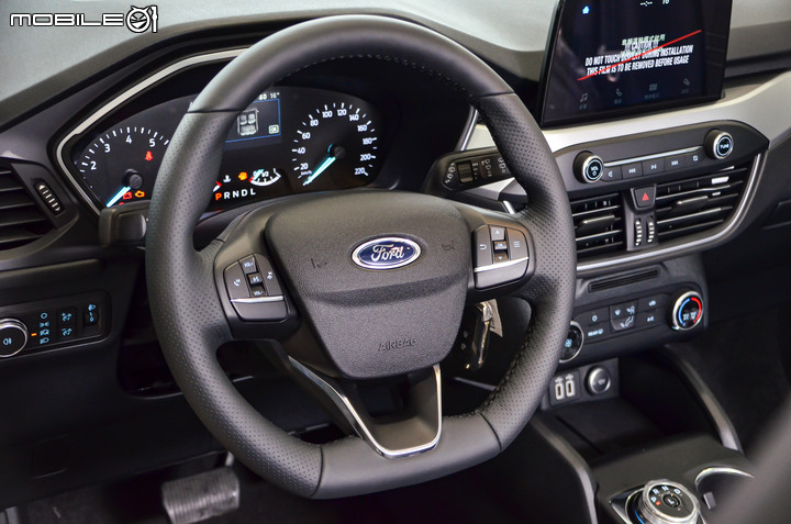 【實車賞析】Ford Kuga EcoBoost 180 雅緻型展間開箱,接單生產的入門選項