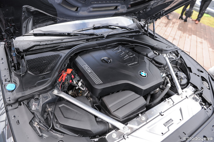 首批120輛完售!BMW新4系列Coupe 236萬起上市、女神許瑋甯代言