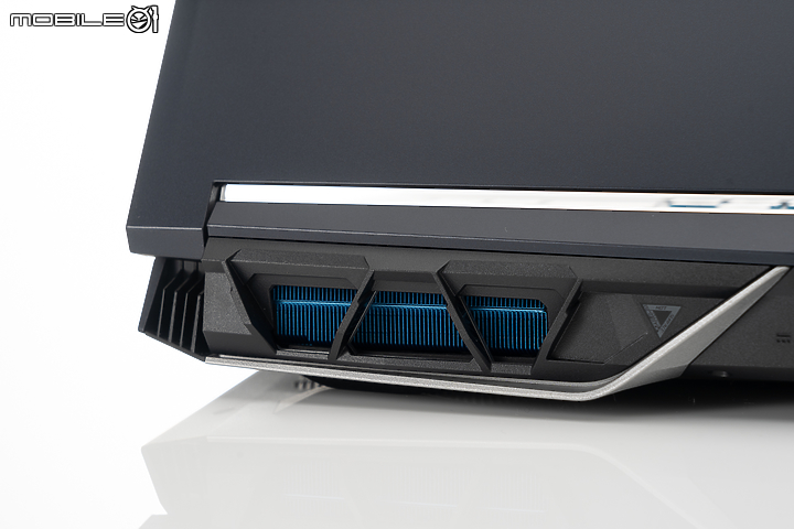 Acer Predator Helios 700 獨家實測 再探極致效能巔峰！