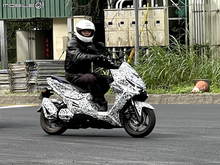 在南迴出現的測試偽裝車