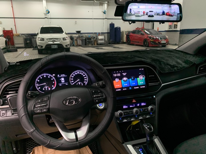 Hyundai Elantra 豪華型 開箱&菜單