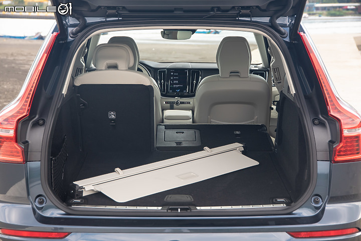 Volvo 新年式 XC60 B4 Momentum 試駕 純燃油時代不再,48V輕油電將成銷售主力!