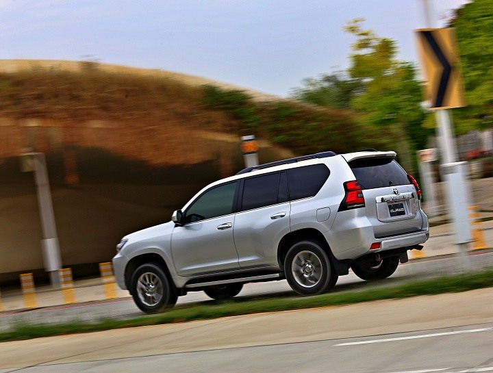Toyota RAV4老大哥傳奇本格派四驅王,2021 全新版本Toyota Land Cruiser Prado跨年抵台!