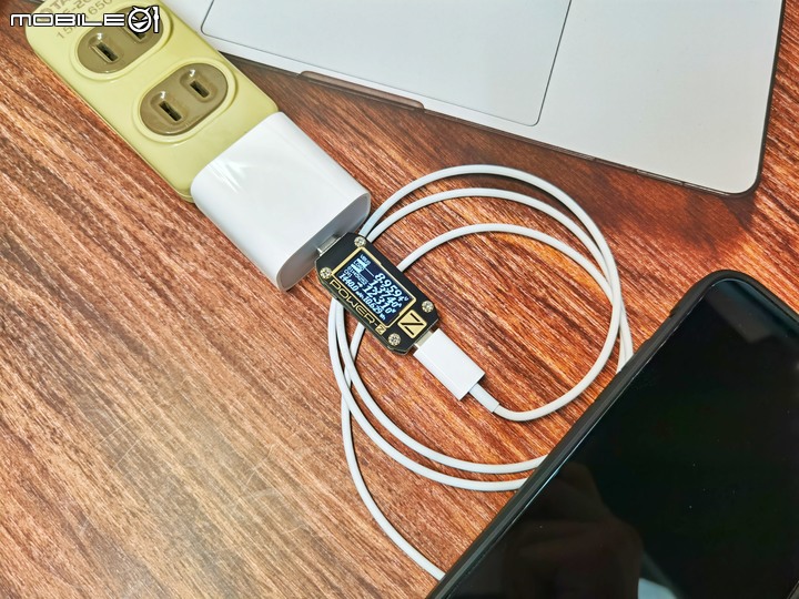 「開箱」Magsafe 多款充電器測試 - iPhone 12 Pro Max最高可以充到幾瓦？