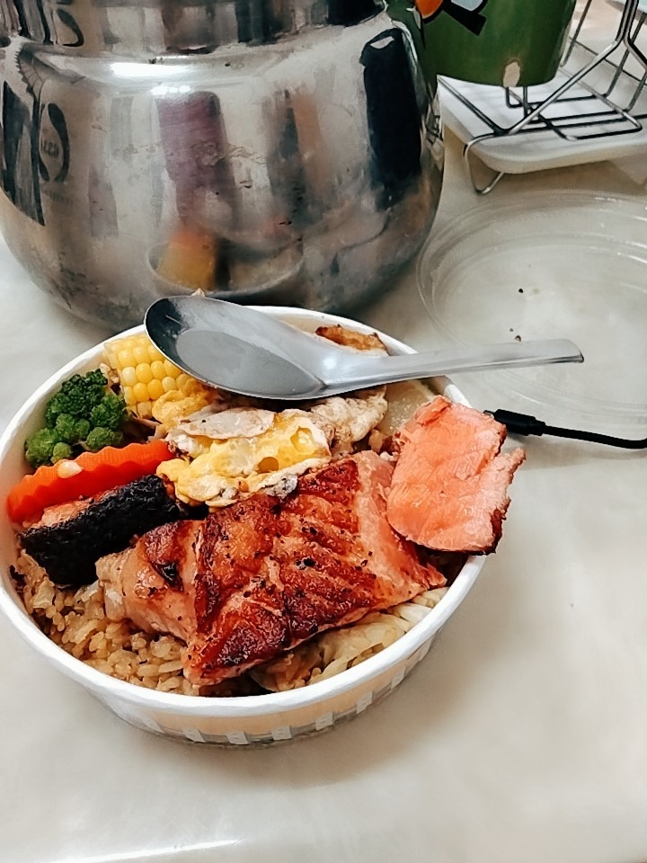 台南市東區炒飯店~平價版夏慕尼  日鏟鐵板炒飯