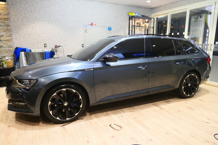 聰明的就等！ŠKODA MY21 Superb Combi Sportline 2.0 TSI開箱 (圖多)