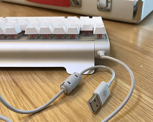 點我看大圖 很久以前踢到一把德意志工藝,CHERRY MX BOARD 8.0 RGB機械鍵盤!