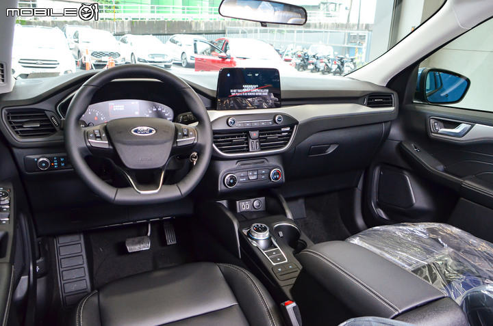 【實車賞析】Ford Kuga EcoBoost 180 雅緻型展間開箱,接單生產的入門選項