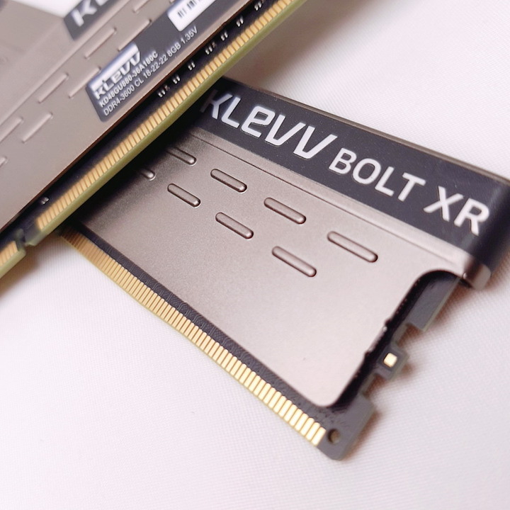 簡約 沉穩 散熱佳!KLEVV科賦 BOLT XR DDR4-3600。