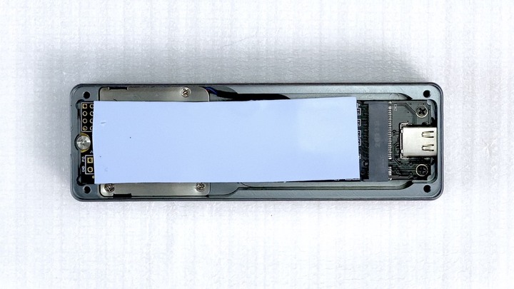 開箱 NODA Turbine 內建風扇的 SSD 外接盒