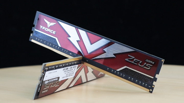 點我看大圖 宙斯的秘密武器 — 十銓 T-FORCE ZEUS DDR4-3200 桌上型記憶體