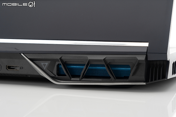 Acer Predator Helios 700 獨家實測 再探極致效能巔峰！