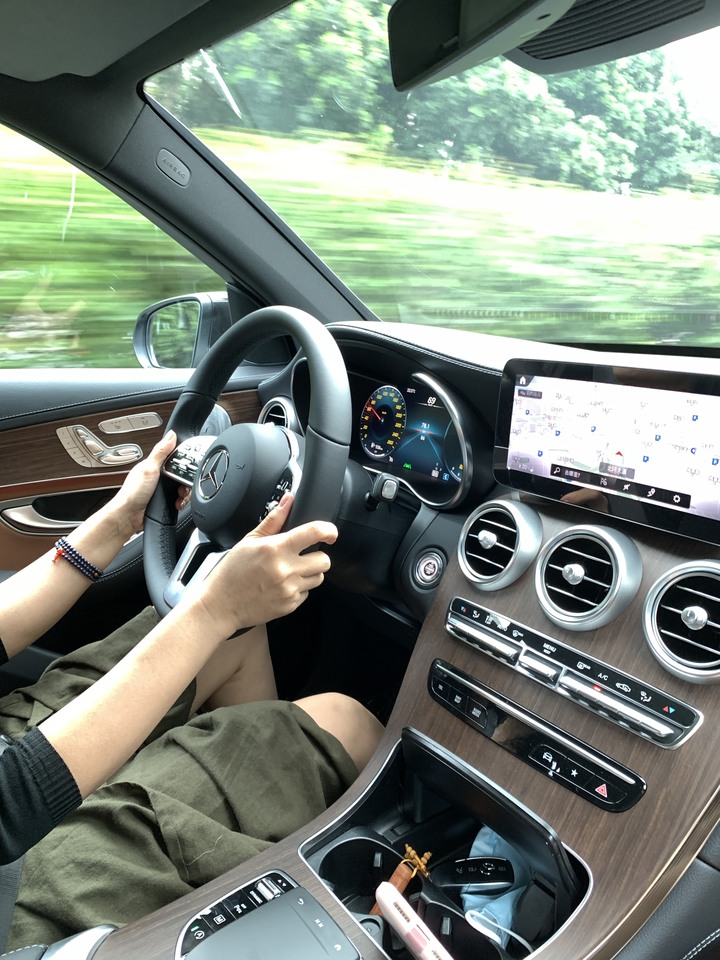 陸版2021款GLC300L動感款開箱