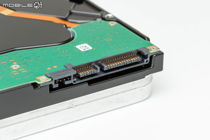 Seagate IronWolf Pro 18TB NAS 硬碟開箱實測 超大容量與高保固條件兼具首選