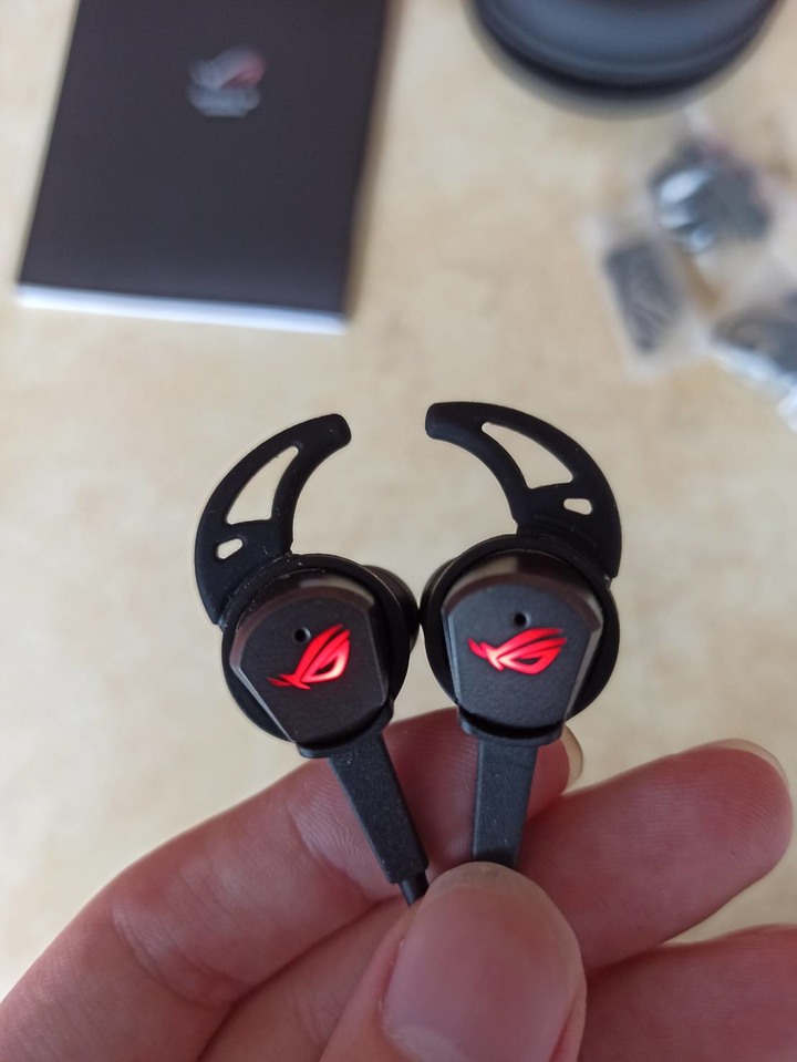[開箱]主動降躁只是噱頭！？懷疑的ROG Cetra輕開箱