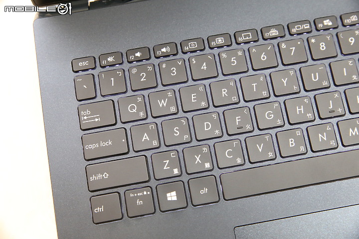 外表不電競的類電競筆電 ASUS X571LI 簡單開箱