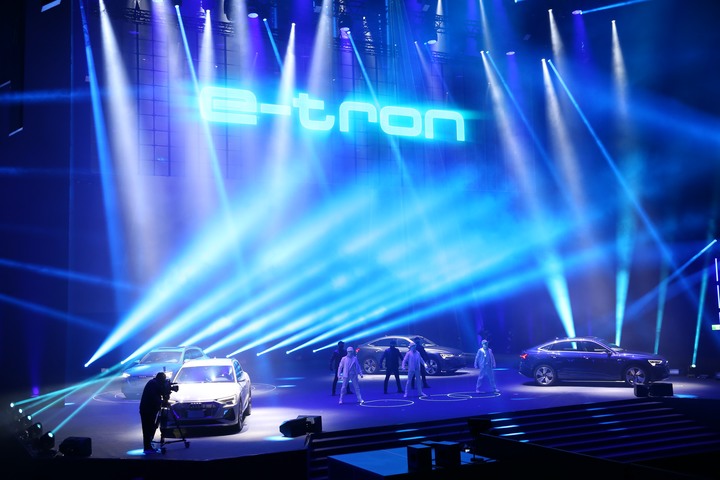e-tron上市晚會,結合科技與聲光效果的饗宴
