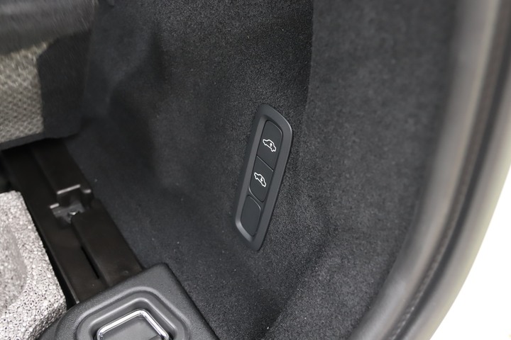 Volvo XC60 油電PHEV入手心得