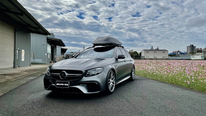 [開箱] 極度浮誇 Mercedes-AMG Roof Box