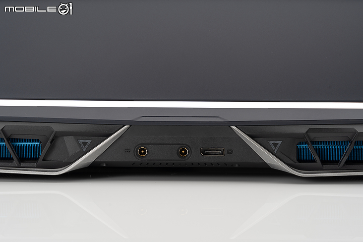 Acer Predator Helios 700 獨家實測 再探極致效能巔峰！