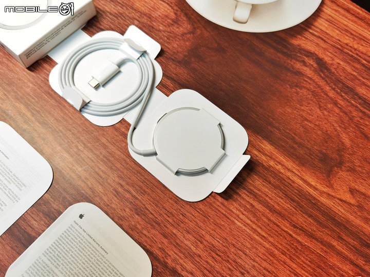 「開箱」Magsafe 多款充電器測試 - iPhone 12 Pro Max最高可以充到幾瓦？