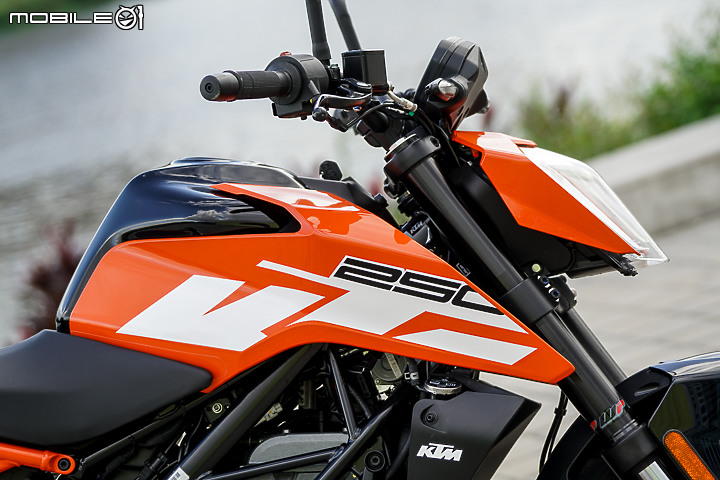 KTM 250 Duke 試駕報告｜運動性極佳的白牌街跑