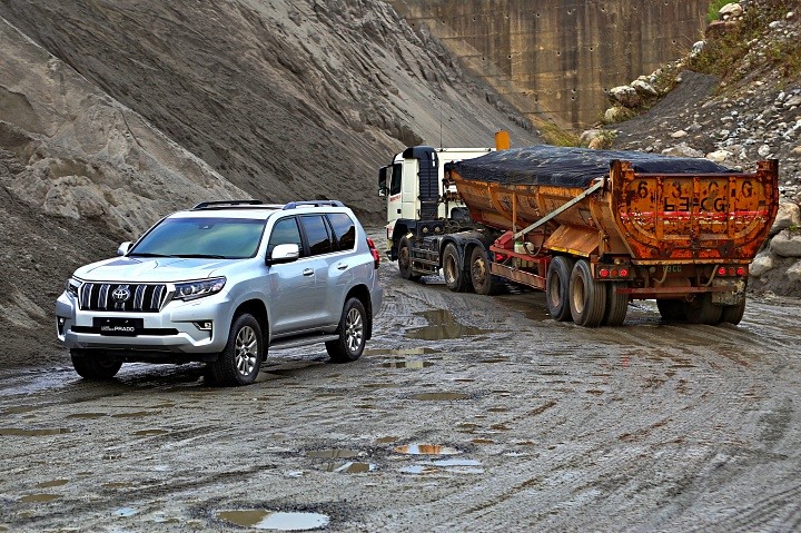 Toyota RAV4老大哥傳奇本格派四驅王,2021 全新版本Toyota Land Cruiser Prado跨年抵台!