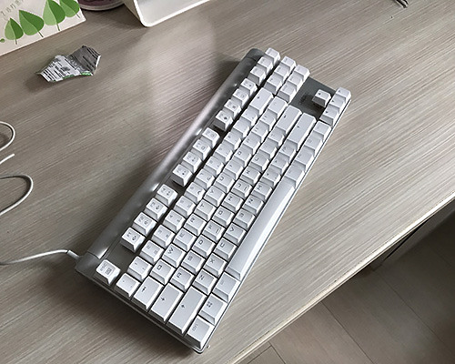 點我看大圖 很久以前踢到一把德意志工藝,CHERRY MX BOARD 8.0 RGB機械鍵盤!