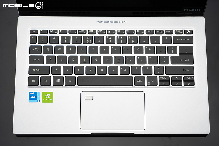 Porsche Design Acer Book RS 實機開箱 配件也出眾的時尚筆電！