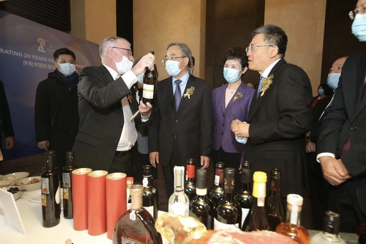 兩則新聞，歐盟商會向中國副總理推銷歐洲紅酒, 加拿大Teck公司希望加大對大陸出口煤炭
