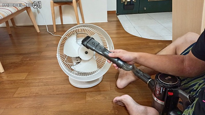 [分享]今晚我想來點…輕鬆地打掃之夜─LG A9 K系列 WiFi 濕拖無線吸塵器 給你歸宅好心情！