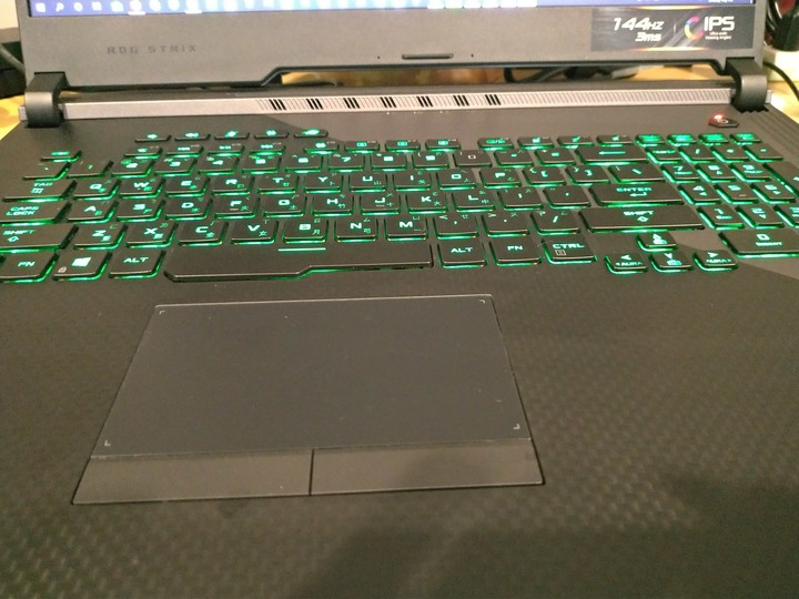 哀~又壞了ROG STRIX SCAR III 17吋鍵盤背光燈問題