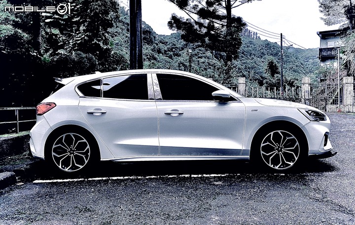 我的第一輛福特(Ford focus 5Dst-line lommel開箱)(後續心得 2021/03/15 更新)