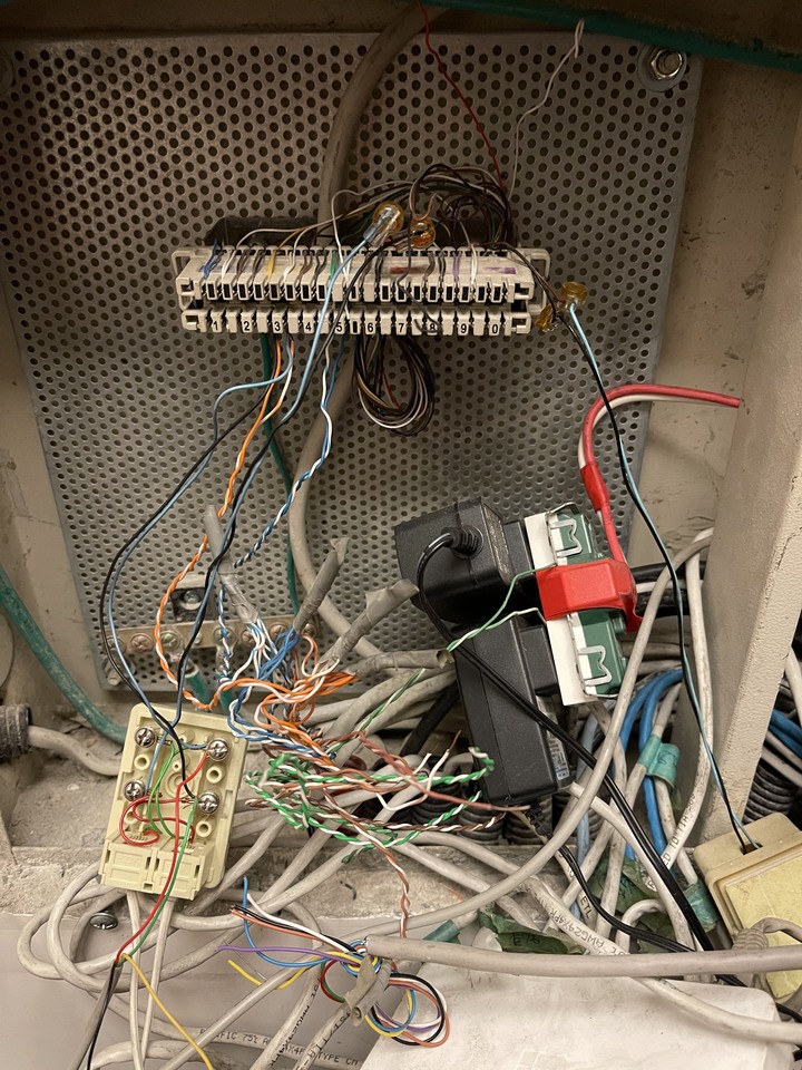 請教弱電箱中的電話線路問題